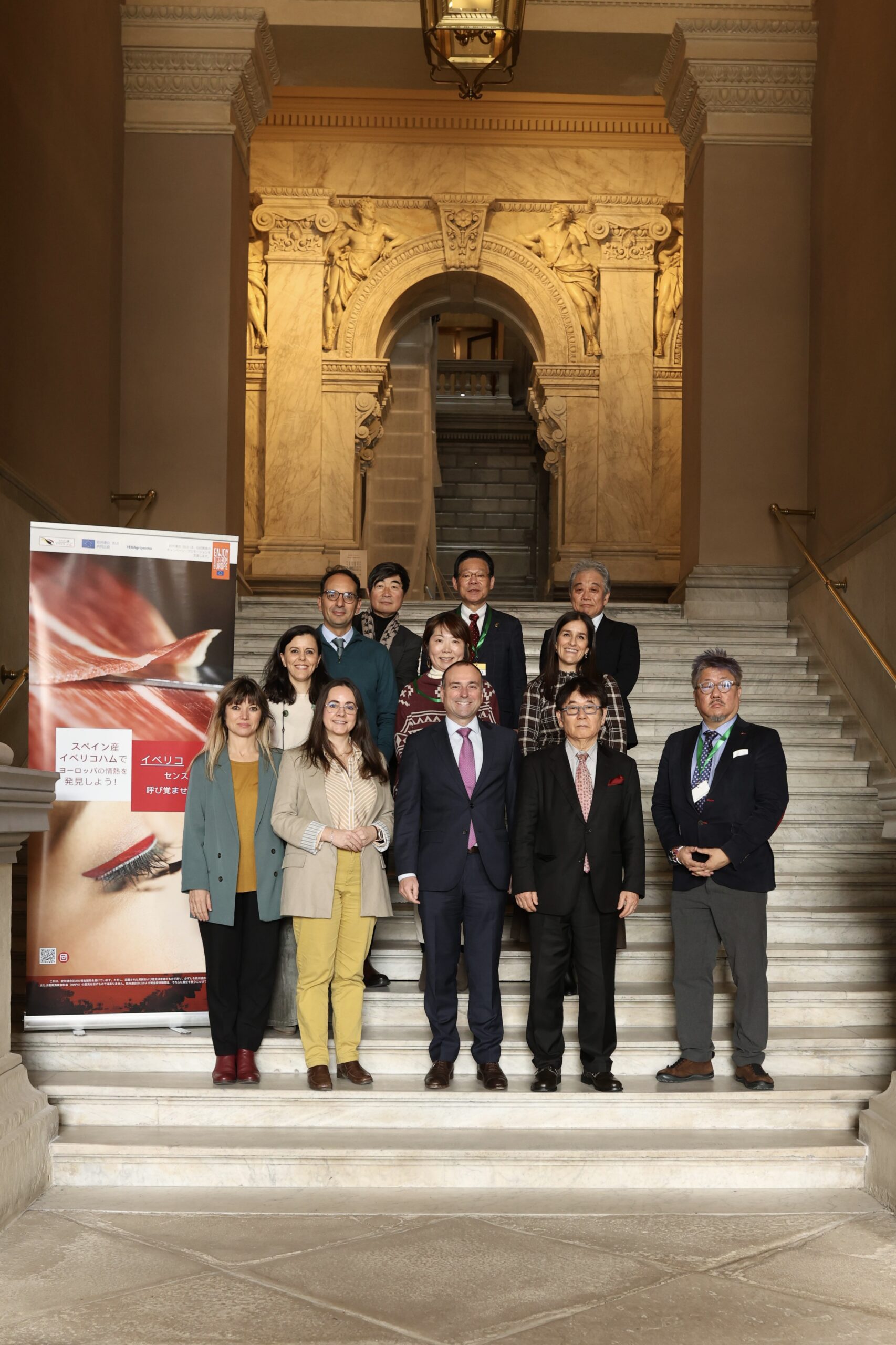 UN FAM TRIP DE PRENSA JAPONESA REFUERZA LA CONFIANZA EN EL JAMÓN IBÉRICO Y EN EL MODELO PRODUCTIVO ESPAÑOL EN JAPÓN